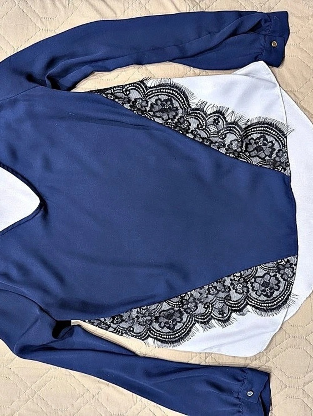 Apt. 9 Lace Trim blouse in Blue & White Size Small Like New